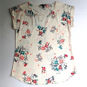 Express Floral Short Sleeve Blouse Women's Sz Medium Cream Red Teal V-Neck Top